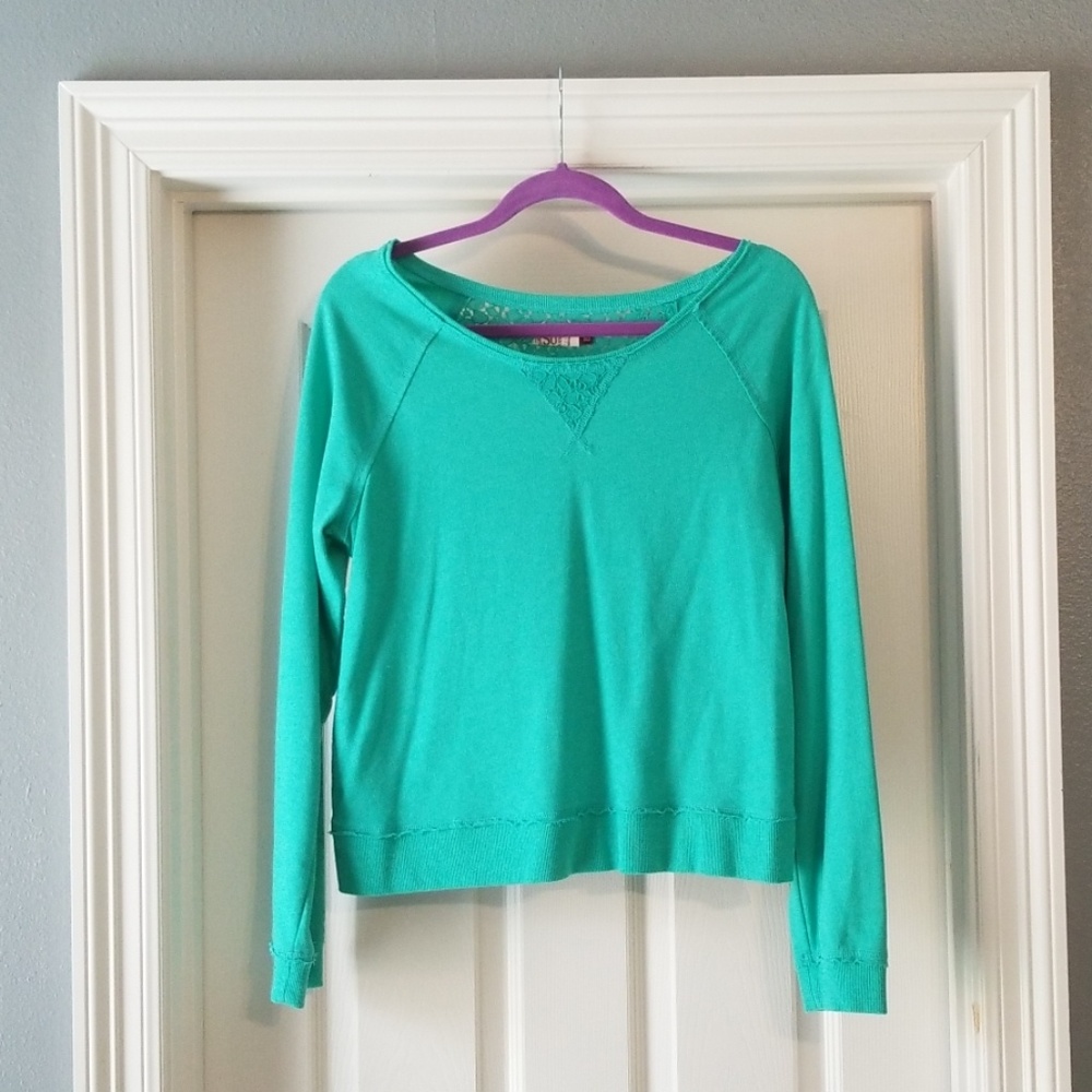 LACE BACK SWEATER